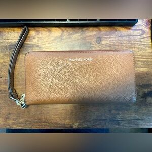 Michael Kors Jet Set Travel Wallet NWT